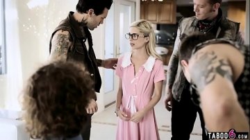 rubia inocente perseguida unos traficantes