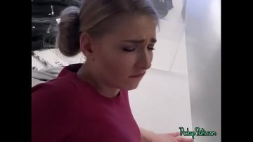 Adolescencia secuestrada violada varios hombres Musculoso