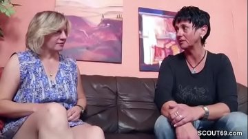 joven folla novia perrito