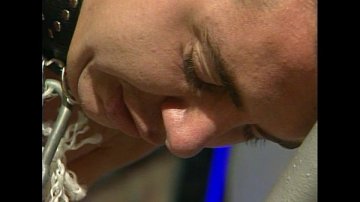 Rockero loco encanta torturar