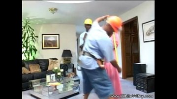 Trío milf guarra vecinos sofá