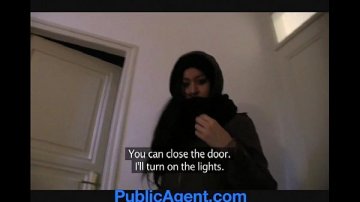 Morena caliente enormes tetas follada espalda