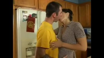 Sexo caliente milf morena vecino