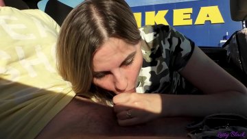 alumno recibe mamada asiento trasero